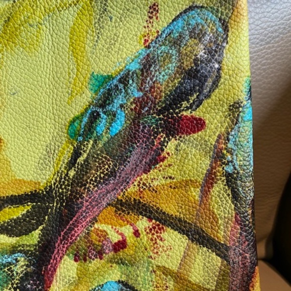 Small crossbody bag purse rare with painted parrots multicolour w/shoulder strap - Picture 4 of 11